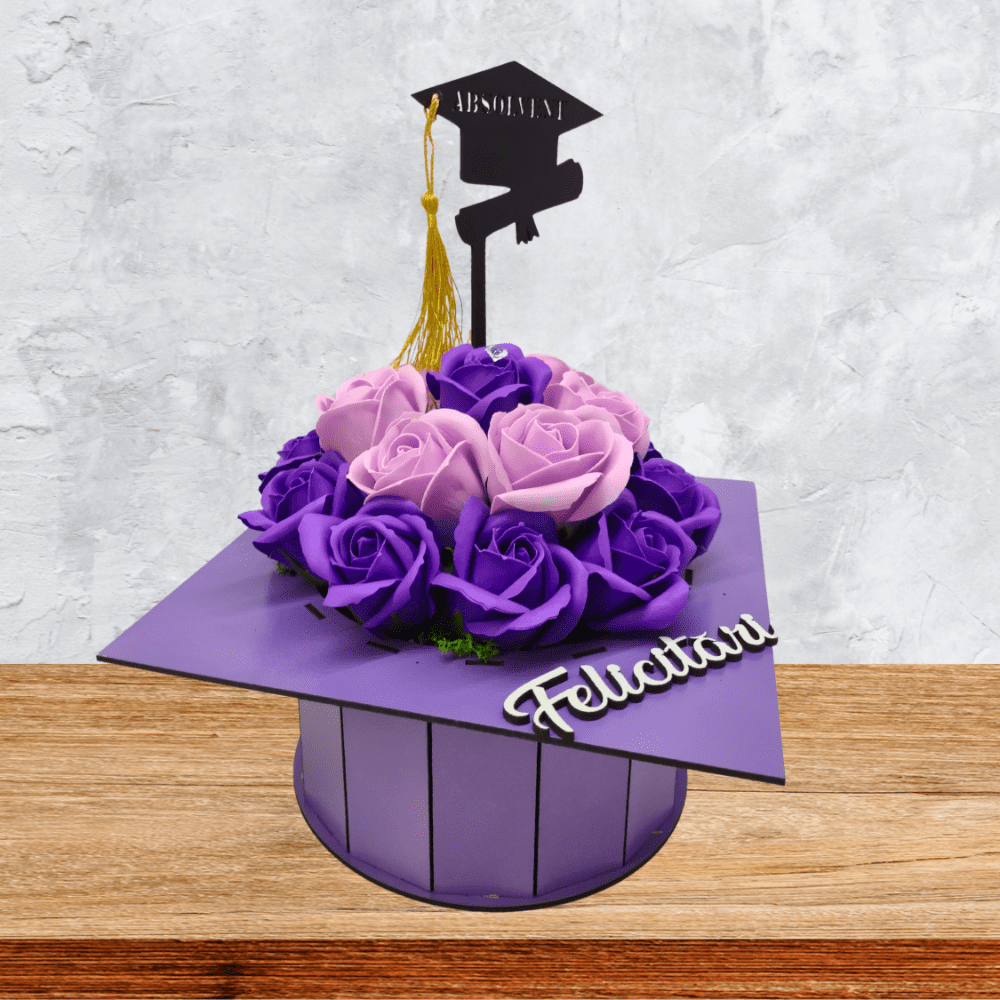 Aranjament toca absolvire - cu topper, decorat cu flori de sapun mov-mov deschis, din lemn, 17x17x15 cm, cutie mov - imagine 3