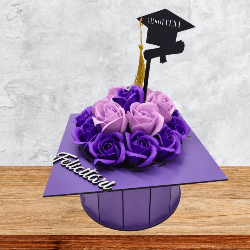 Aranjament toca absolvire - cu topper, decorat cu flori de sapun mov-mov deschis, din lemn, 17x17x15 cm, cutie mov - imagine 4