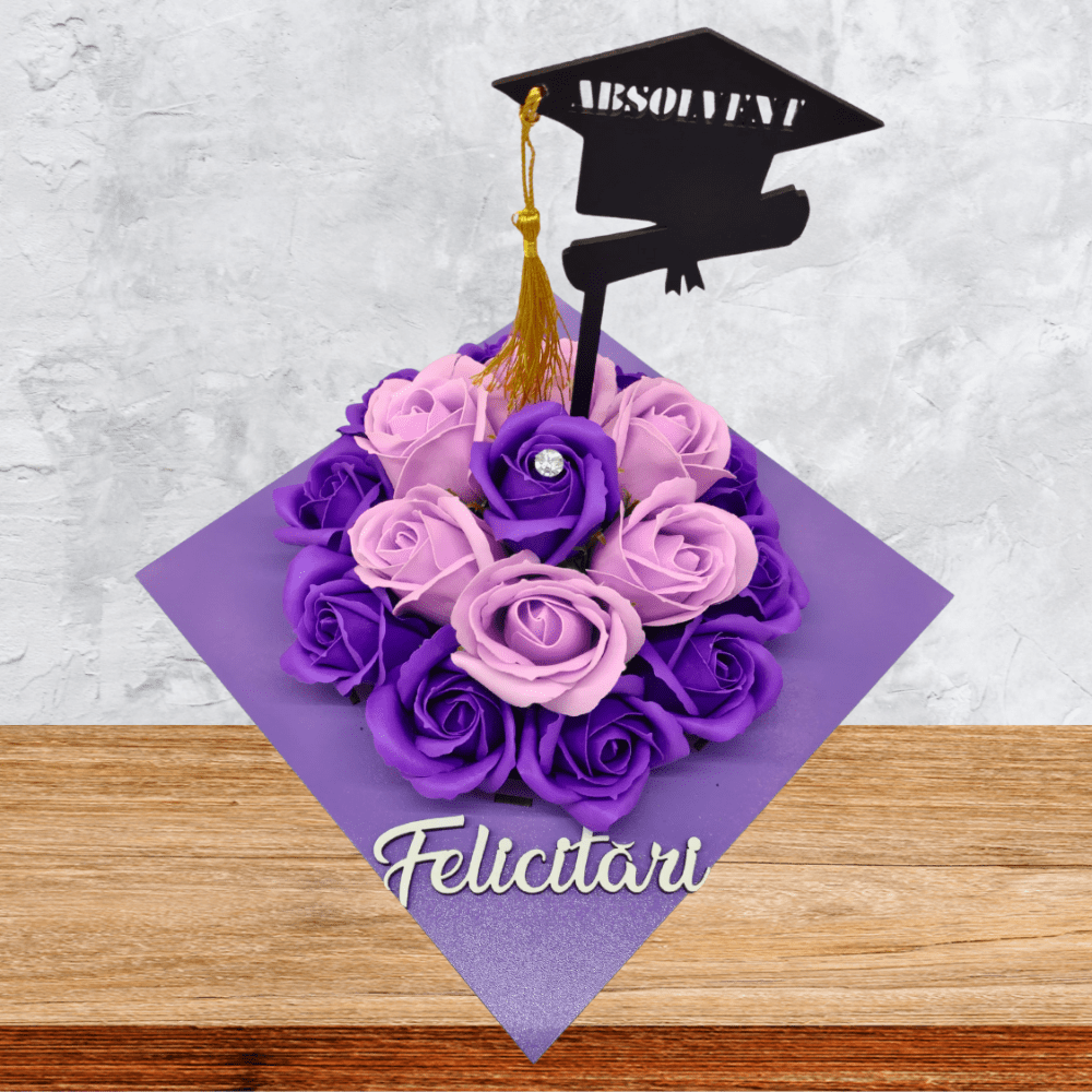 Aranjament toca absolvire - cu topper, decorat cu flori de sapun mov-mov deschis, din lemn, 17x17x15 cm, cutie mov - imagine 6