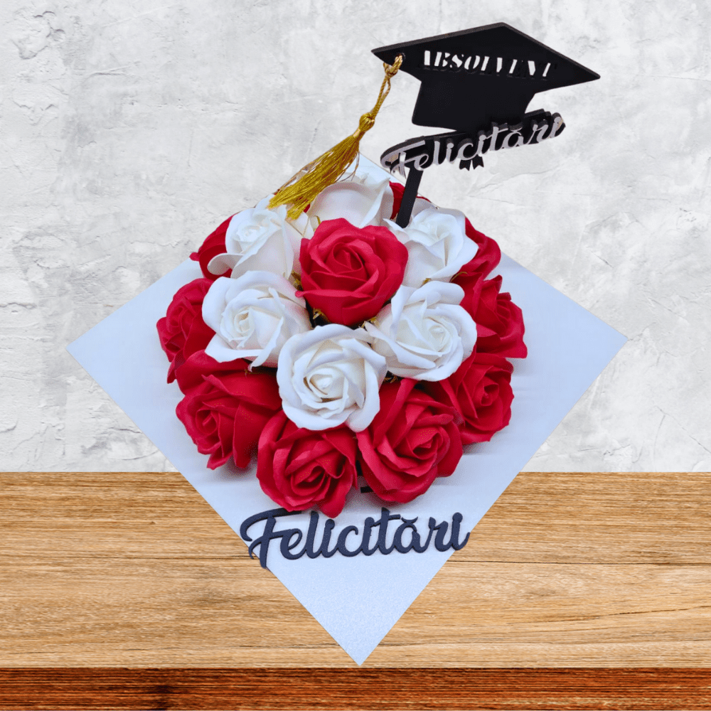 Aranjament toca absolvire - cu topper, decorat cu flori de sapun rosu-alb, din lemn, 22x22x17 cm, cutie alba - imagine 2